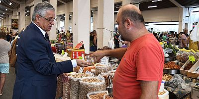Başkan Topaloğlu’ndan pazar esnafına ziyaret  