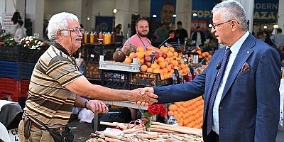 Başkan Topaloğlu’ndan pazar esnafına ziyaret 