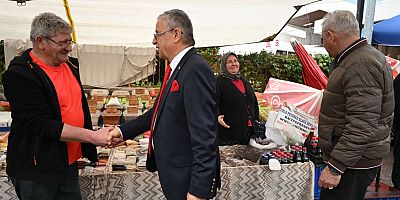 Başkan Topaloğlu’ndan pazar esnafına ziyaret