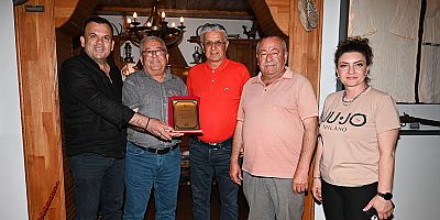 Başkan Topaloğlu’ndan Ramazan Kar’a plaket 