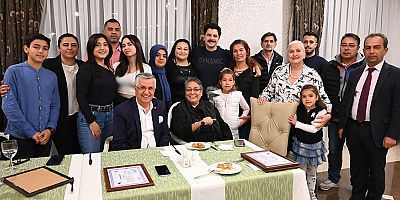 Başkan Topaloğlu'ndan tiyatro oyuncularına iftar yemeği