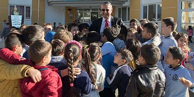 Başkan Topaloğlu'ndan üniversite öğrencilerine burs müjdesi!