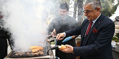 Başkan Topaloğlu’ndan üniversite öğrencilerine mangal partisi