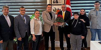 Başkan Topaloğlu’nun Öğretmenler Gününü kutladılar 