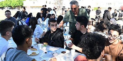 Başkan Topaloğlu öğrencilerin misafiri oldu 