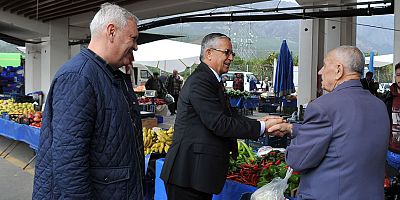 Başkan Topaloğlu, pazar esnafını ziyaret etti