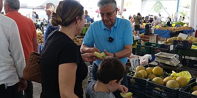 Başkan Topaloğlu pazar esnafını ziyaret etti 