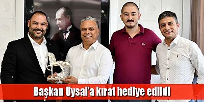 Başkan Uysal’a kırat hediye edildi