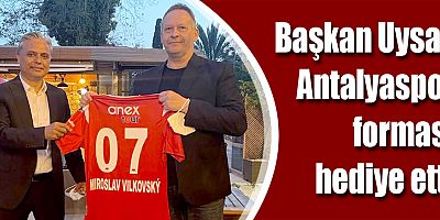 Başkan Uysal, Antalyaspor forması hediye etti