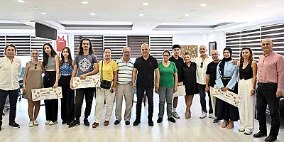 Başkan Uysal, üniversiteli gençleri ödüllendirdi