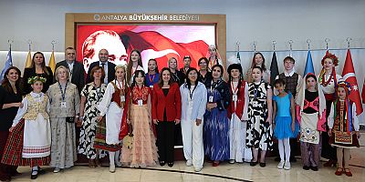 Başkan Vekili Büşra Özdemir dünya çocuklarını ağırladı