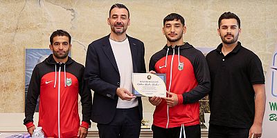 Başkan Vekili Çiçek başarılı sporcuları ödüllendirdi