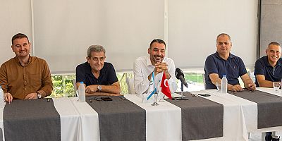 Başkan Vekili Çiçek, Gazeteciler ve Basın Bayramı'nda basın mensuplarıyla bir araya geldi