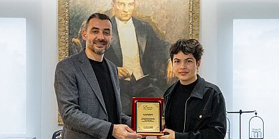 Başkan Vekili Çiçek, LGS'de derece yapan öğrencileri kabul etti