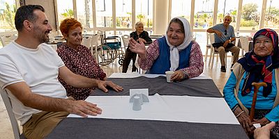 Başkan Vekili Çiçek'ten huzurevi sakinlerine ziyaret