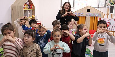 Başkan Vekili Özdemir çocuklarla kreşte buluştu
