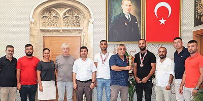 Başkan Yıldırım madalya alan güreşçileri ağırladı