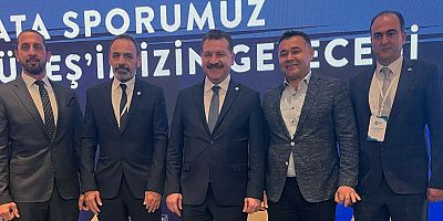 Başkan Yücel Antalya'da düzenlenen 2022 Yağlı Güreş Forumu'na katıldı