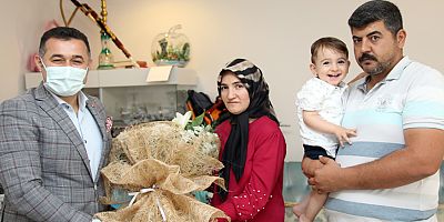 Başkan Yücel'den Ahmet bebeğin annesine sürpriz ziyaret