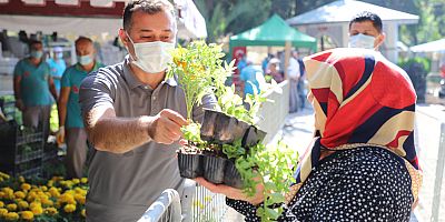 Başkan Yücel'den şehitlik ve mezarlığa bayram ziyareti