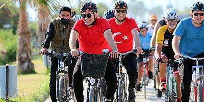 Başkan Yücel, Dünya Bisiklet Günü'nde halkla pedal çevirdi