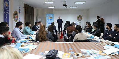 Başkan Yücel Gençlik Çalıştayı'nda gençlerle buluştu