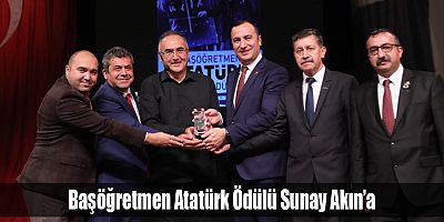 Başöğretmen Atatürk Ödülü Sunay Akın’a