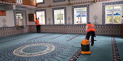 Bayram öncesi camilerde temizlik