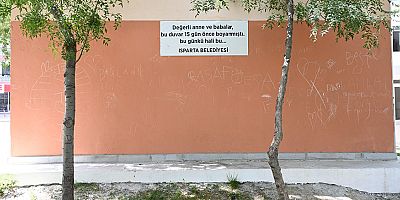 Belediye çareyi uyarı tabelası asmakta buldu