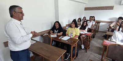 Belediyenin açtığı kursta üniversiteye ücretsiz hazırlanıyorlar