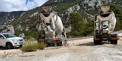Beton mikseri kamyonlarının betonlarını yıkayıp araziye boşaltan şahıs ve şirkete ceza kesildi