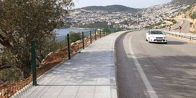 Bezirgan Ulugöl’deki yürüyüş yolu ve kaldırım çalışması tamamlandı