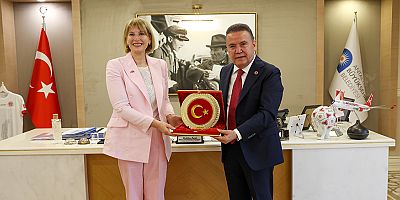 Birleşik Krallık Türkiye Büyükelçisi Başkan Muhittin Böcek’i ziyaret etti