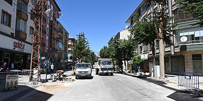 Bozulan kaldırımlar tamir ediliyor yollar asfaltlanıyor