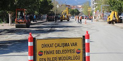 Bozulan yollarda onarım çalışması başladı