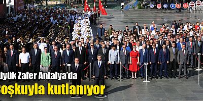 Büyük Zafer Antalya’da coşkuyla kutlanıyor