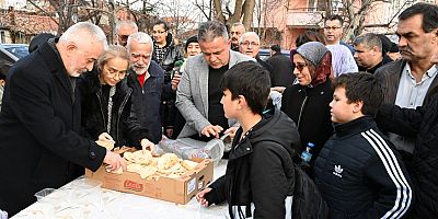 Büyükler, küçükleri sevindirdi