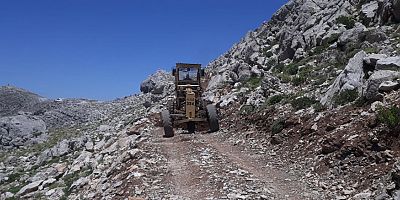 Büyükşehir Akseki’de göçerlerin yolunu yaptı