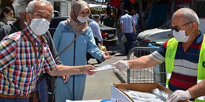 Büyükşehir Alanya’da maske dağıttı
