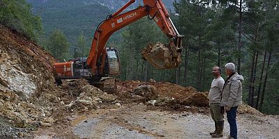 Büyükşehir Alanya'da yolları açık tutmak için gece gündüz çalışıyor