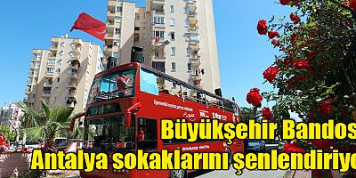 Büyükşehir Bandosu Antalya sokaklarını şenlendiriyor