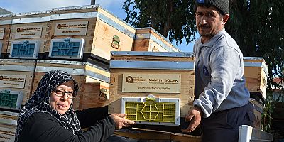 Büyükşehir Belediyesi Alanyalı bal üreticilerine arı kovanı hibe etti