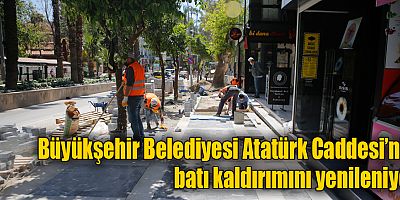 Büyükşehir Belediyesi Atatürk Caddesi’nin batı kaldırımını yenileniyor