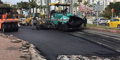 Büyükşehir Belediyesi Çınarlı Caddesi’ni asfaltlıyor