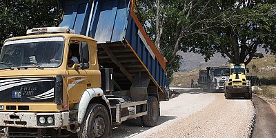 Büyükşehir Belediyesi’nin kırsalda yol çalışmaları sürüyor