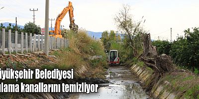 Büyükşehir Belediyesi sulama kanallarını temizliyor