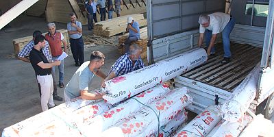 Büyükşehir’den Aksulu çiftçilere sera naylonu yardımı