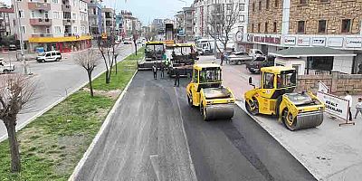 Büyükşehir’den Ceyhan Caddesi’ne sıcak asfalt
