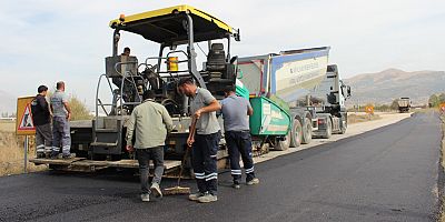 Büyükşehir’den Elmalı’ya köprü ve sıcak asfalt