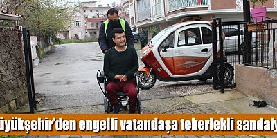 Büyükşehir’den engelli vatandaşa tekerlekli sandalye